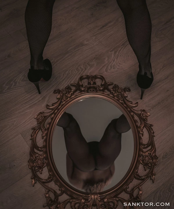 pussy in the mirror
