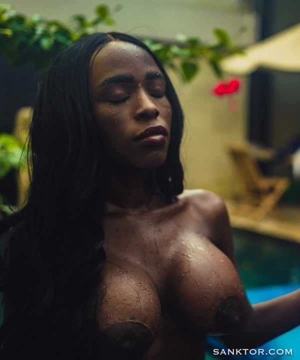 ebony huge boobs