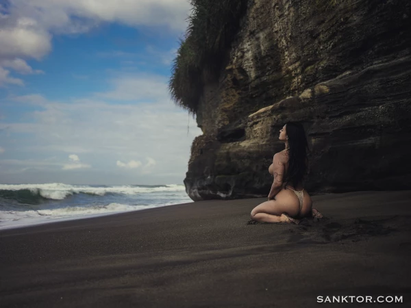 solo masturbation on the beach