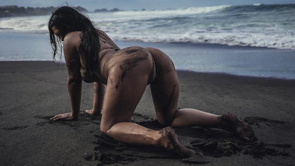 SANKTOR 185 - CURVY CANADIAN ONLYFANS MODEL WITH HUGE BOOBS RUNNING ON THE BEACH